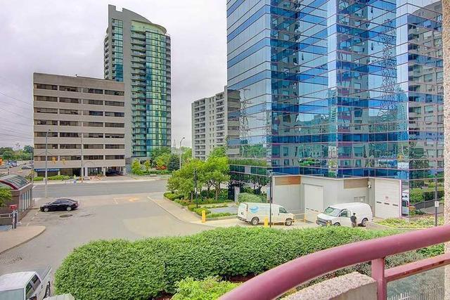 302 - 5765 Yonge St, Condo with 2 bedrooms, 2 bathrooms and 1 parking in Toronto ON | Image 4