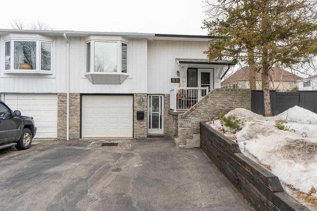 90 Centre St N, House semidetached with 3 bedrooms, 2 bathrooms and 4 parking in Brampton ON | Image 1