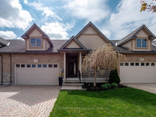21 Trent Crt, House attached with 2 bedrooms, 3 bathrooms and 4 parking in St. Catharines ON | Image 1