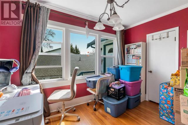 4064 Livingstone Ave N, House detached with 3 bedrooms, 2 bathrooms and 2 parking in Saanich BC | Image 16