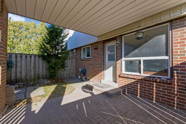 133 - 120 Nonquon Rd, Townhouse with 3 bedrooms, 1 bathrooms and 1 parking in Oshawa ON | Image 6