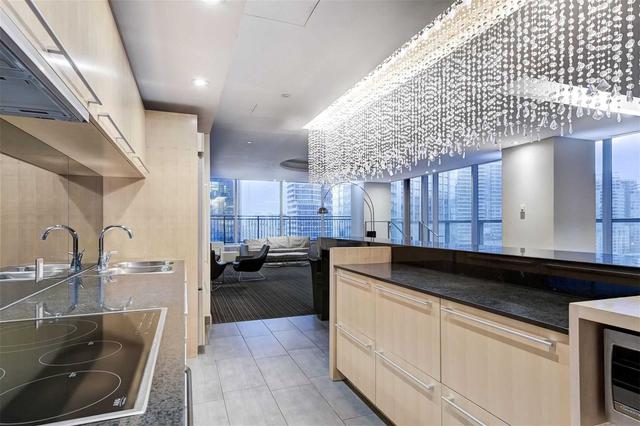 1701 - 65 Bremner Blvd, Condo with 2 bedrooms, 2 bathrooms and 1 parking in Toronto ON | Image 9
