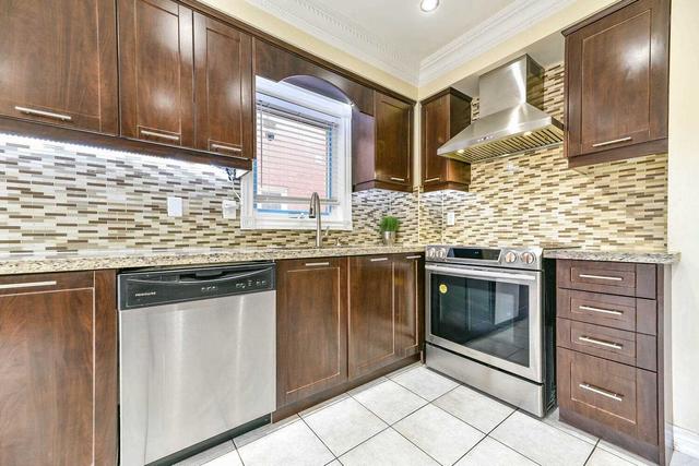 56 Seclusion Cres, House detached with 4 bedrooms, 4 bathrooms and 6 parking in Brampton ON | Image 6