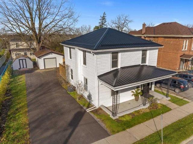 68 Alexander St, House detached with 3 bedrooms, 2 bathrooms and 6 parking in Belleville ON | Image 12
