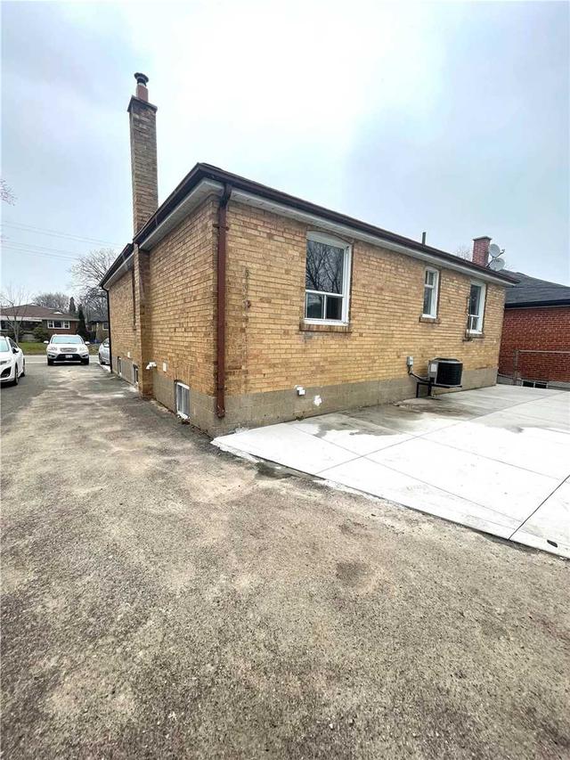 137 Redwater Dr, House detached with 3 bedrooms, 4 bathrooms and 6 parking in Toronto ON | Image 33