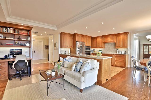 705 - 70 Rosehill Ave, Condo with 2 bedrooms, 3 bathrooms and 2 parking in Toronto ON | Image 6
