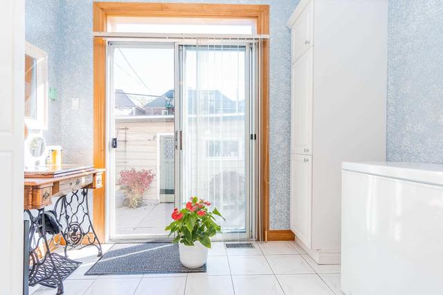 37 Montrose Ave, House semidetached with 3 bedrooms, 2 bathrooms and 1 parking in Toronto ON | Image 13
