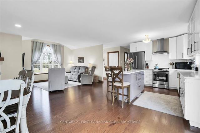 23022 Thomson Line, House detached with 3 bedrooms, 2 bathrooms and 12 parking in West Elgin ON | Image 3
