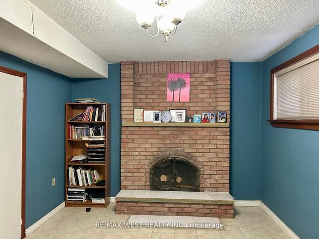 6 Bryant Crt, House detached with 3 bedrooms, 2 bathrooms and 5 parking in Brampton ON | Image 3