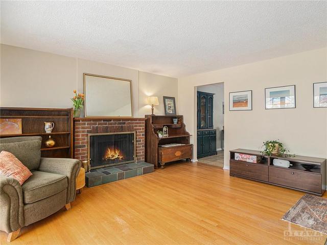 6 Crofton Road, House detached with 3 bedrooms, 3 bathrooms and 5 parking in Ottawa ON | Image 7