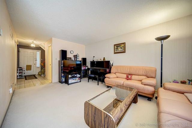 61 Croach Cres, House detached with 3 bedrooms, 3 bathrooms and 3 parking in Toronto ON | Image 9
