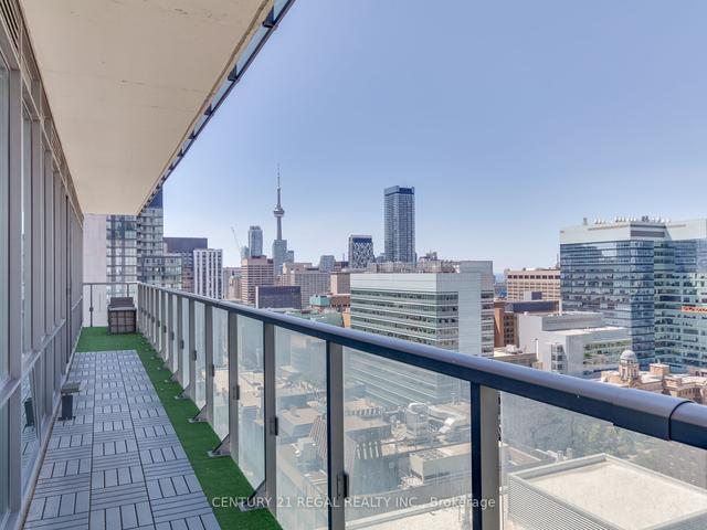 2310 - 832 Bay St, Condo with 3 bedrooms, 2 bathrooms and 1 parking in Toronto ON | Image 11
