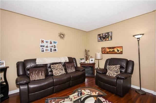17 - 5 Spring St, Townhouse with 3 bedrooms, 2 bathrooms and 1 parking in Orangeville ON | Image 4