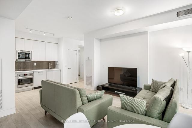 303 - 2916 Highway 7 Rd, Condo with 2 bedrooms, 2 bathrooms and 1 parking in Vaughan ON | Image 2