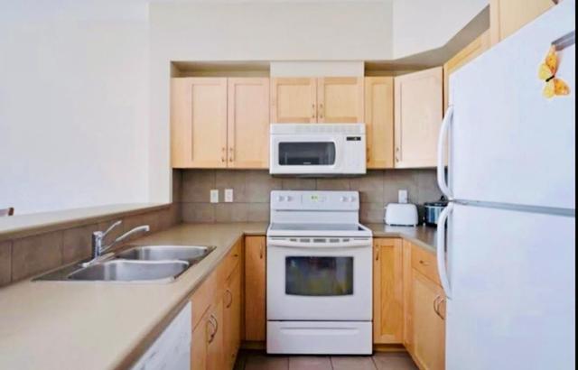 302 - 100 Denholm Gate, Condo with 2 bedrooms, 1 bathrooms and 1 parking in Wood Buffalo AB | Image 2