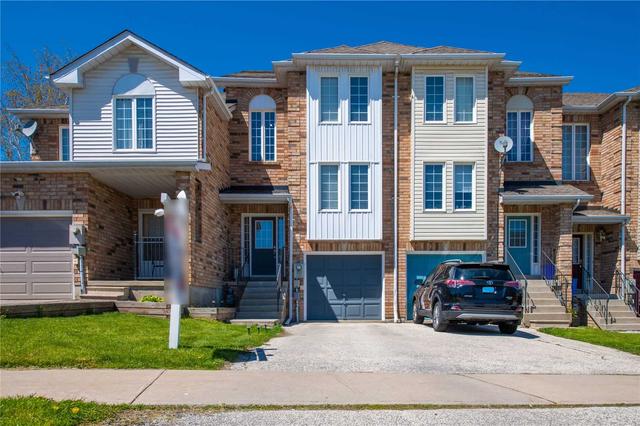 14 Natale Crt, House attached with 3 bedrooms, 2 bathrooms and 3 parking in Bradford West Gwillimbury ON | Image 12