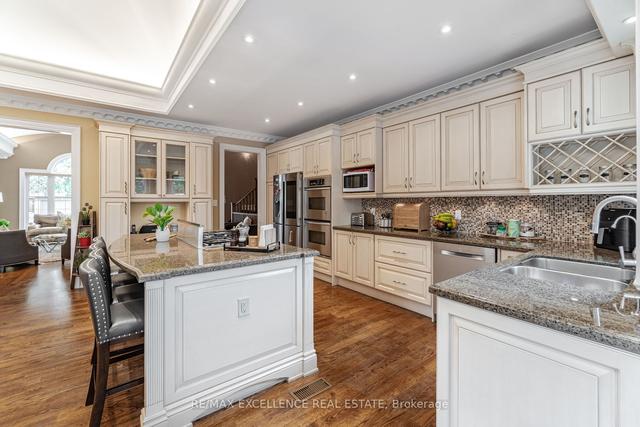 113 Princess Margaret Blvd, House detached with 4 bedrooms, 4 bathrooms and 6 parking in Toronto ON | Image 3