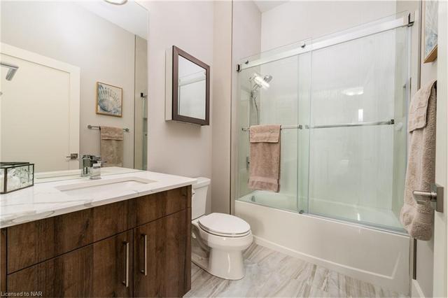 Well appointed ensuite bathroom with a tub in the guest suite | Image 31