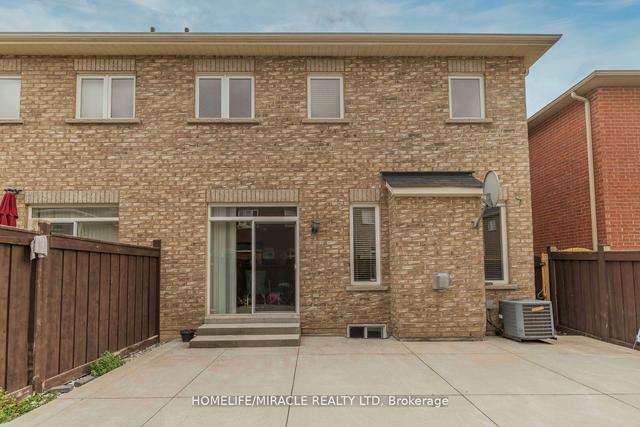 42 Amaryllis Dr, House semidetached with 3 bedrooms, 4 bathrooms and 3 parking in Brampton ON | Image 26