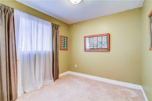 86 National Cres, House detached with 2 bedrooms, 2 bathrooms and 4 parking in Brampton ON | Image 5