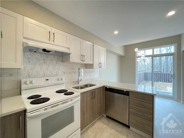 218 Beatrice Drive, Townhouse with 3 bedrooms, 3 bathrooms and 3 parking in Ottawa ON | Image 4