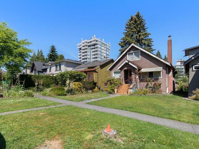 4633 W 11th Avenue, House detached with 5 bedrooms, 2 bathrooms and null parking in Vancouver BC | Image 2