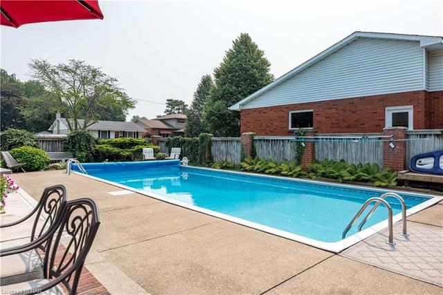 37 Cindy Drive, House detached with 3 bedrooms, 2 bathrooms and 4 parking in St. Catharines ON | Image 7