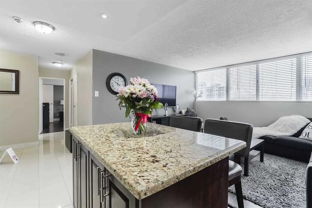 1507 - 3700 Kaneff Cres, Condo with 2 bedrooms, 2 bathrooms and 1 parking in Mississauga ON | Image 4