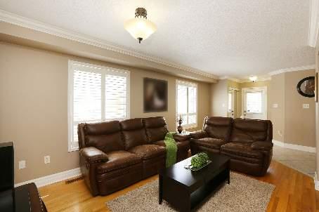 81 Vauxhall Cres, House semidetached with 3 bedrooms, 4 bathrooms and 2 parking in Brampton ON | Image 2