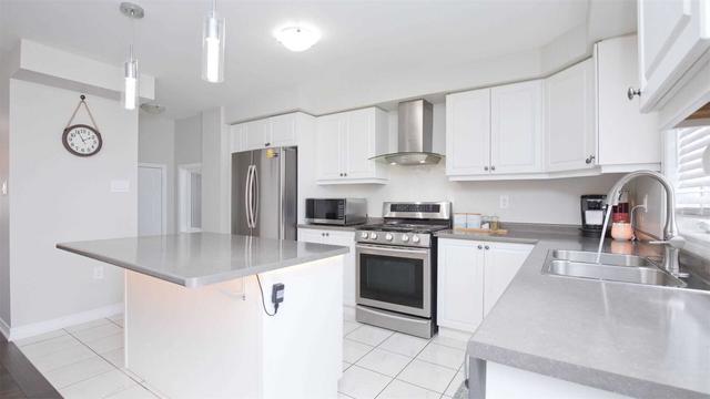 77 Benhurst Cres, House attached with 4 bedrooms, 3 bathrooms and 3 parking in Brampton ON | Image 6