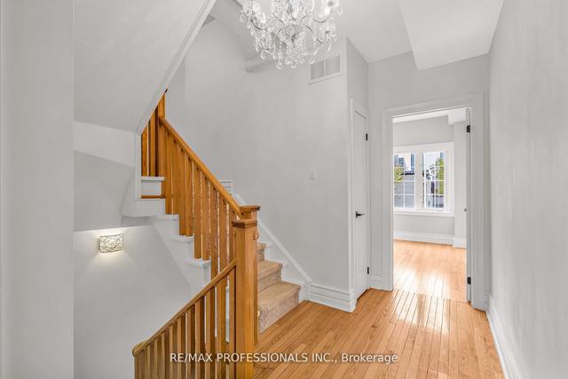 939 Queen St W, House attached with 3 bedrooms, 3 bathrooms and 1 parking in Toronto ON | Image 2