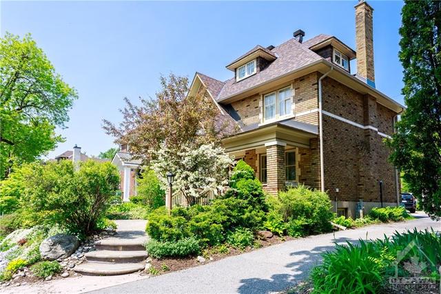 229 Fourth Avenue, House detached with 5 bedrooms, 3 bathrooms and 3 parking in Ottawa ON | Image 2