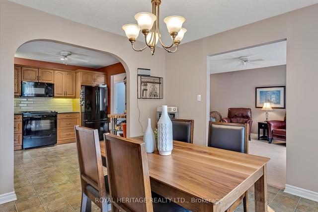 48 Head St, House detached with 2 bedrooms, 3 bathrooms and 7 parking in Kawartha Lakes ON | Image 3