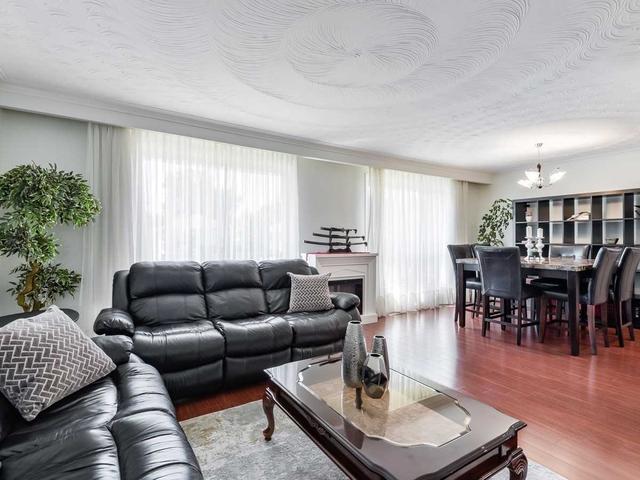 3 Cushendun Rd, House detached with 3 bedrooms, 2 bathrooms and 3 parking in Toronto ON | Image 5