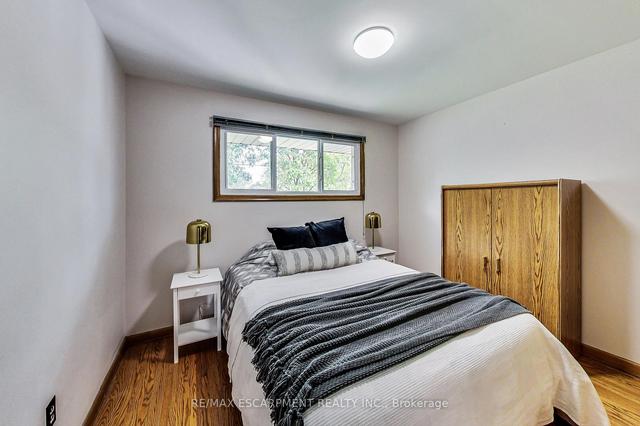 202 West 18th St, House detached with 2 bedrooms, 1 bathrooms and 4 parking in Hamilton ON | Image 9