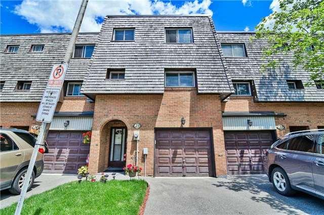 23 Briar Path, Townhouse with 3 bedrooms, 2 bathrooms and 1 parking in Brampton ON | Image 1