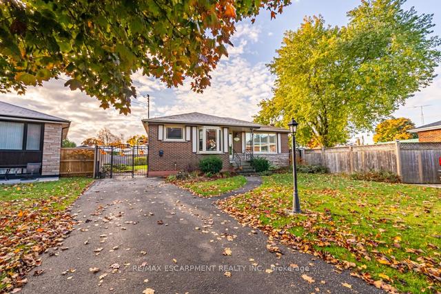 12 Doreen Crt, House detached with 3 bedrooms, 1 bathrooms and 3 parking in Hamilton ON | Image 12