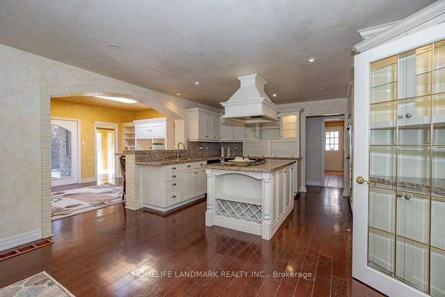 2301 Bennington Gate, House detached with 3 bedrooms, 3 bathrooms and 8 parking in Oakville ON | Image 7