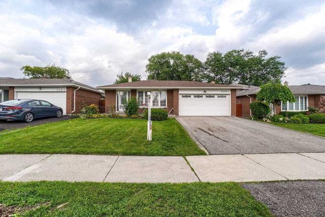 3281 Oakglade Cres, House detached with 4 bedrooms, 2 bathrooms and 4 parking in Mississauga ON | Image 1
