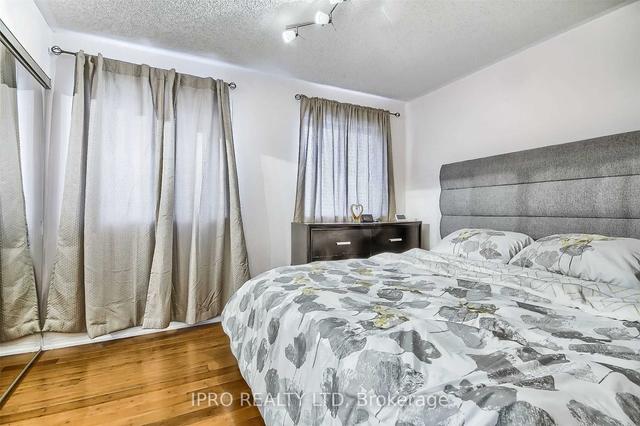 39 Spadina Rd, Townhouse with 4 bedrooms, 3 bathrooms and 2 parking in Brampton ON | Image 14