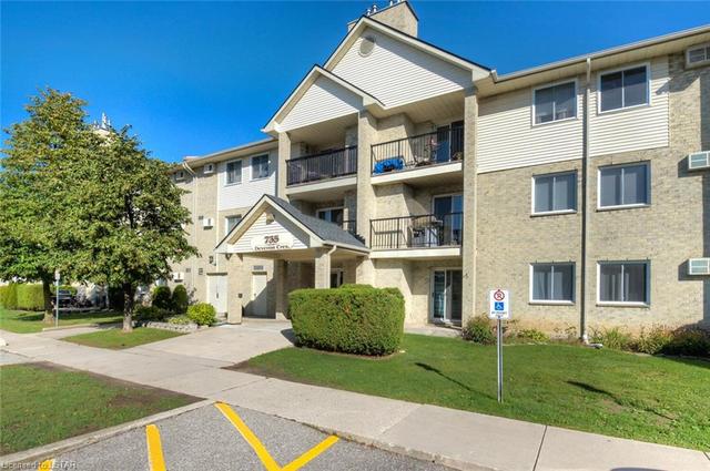 115 - 735 Deveron Crescent, House attached with 3 bedrooms, 1 bathrooms and null parking in London ON | Image 3