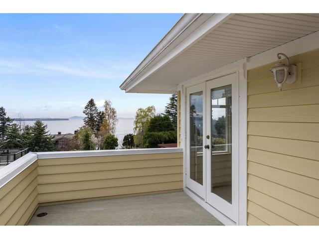 14008 Marine Drive, House detached with 5 bedrooms, 4 bathrooms and 7 parking in White Rock BC | Image 20