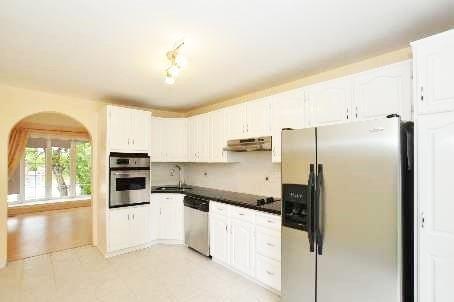 383 Paliser Cres N, House detached with 3 bedrooms, 2 bathrooms and 3 parking in Richmond Hill ON | Image 2