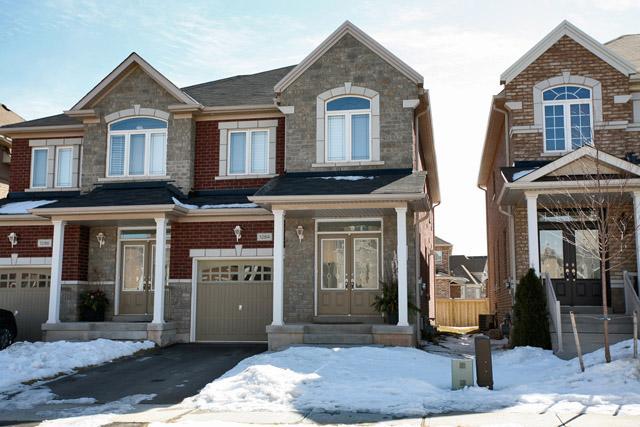 1284 Jezero Cres, House semidetached with 4 bedrooms, 3 bathrooms and null parking in Oakville ON | Image 1