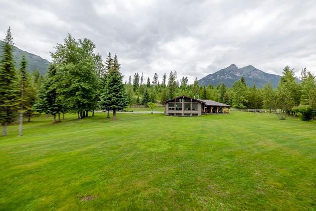 3000 Balmer Drive, House detached with 4 bedrooms, 3 bathrooms and null parking in Elkford BC | Image 37