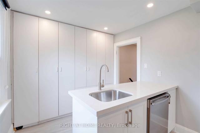 2023 Dufferin St, House semidetached with 3 bedrooms, 2 bathrooms and 3 parking in Toronto ON | Image 10