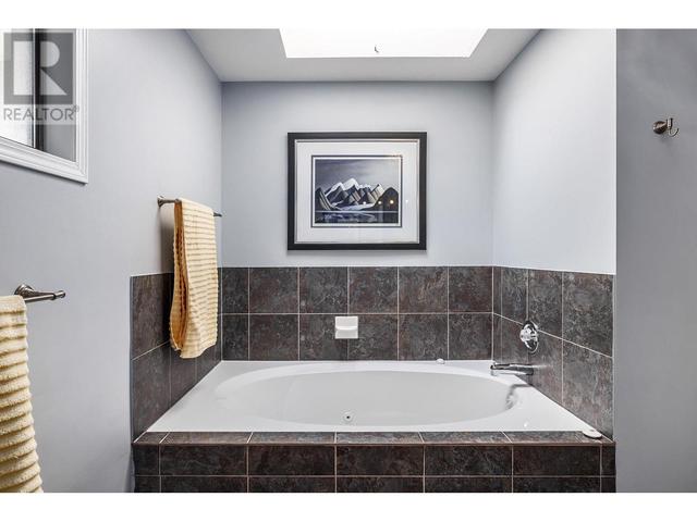 2178 Shannon Way, House detached with 3 bedrooms, 2 bathrooms and 4 parking in West Kelowna BC | Image 13
