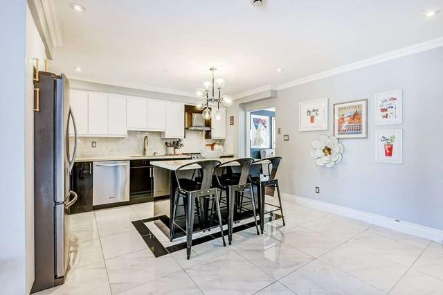 3358 Tallmast Cres, House semidetached with 3 bedrooms, 3 bathrooms and 3 parking in Mississauga ON | Image 2