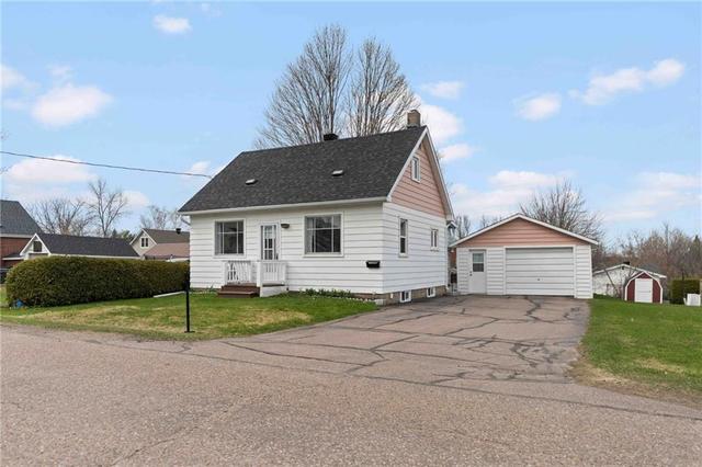 495 Wilbert Street, House detached with 3 bedrooms, 2 bathrooms and 6 parking in Pembroke ON | Image 2