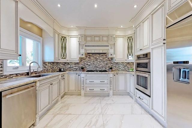 22a Avery Crt, House detached with 4 bedrooms, 6 bathrooms and 12 parking in Richmond Hill ON | Image 3